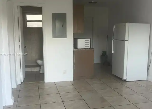 Property at 1124 NW 2nd St Unit 2, Fort Lauderdale, FL, 33311, 2 beds, 1 bath, [object Object]