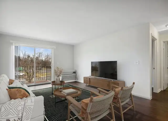 Property at Wellington Creek Apartments - 2940 Wellington Ave, Lisle, IL, 60532, 1 bed, 1 bath, [object Object]