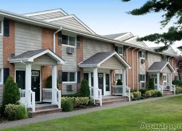 Property at Fairfield Park At Babylon Village - 100 Friendly Ct, Babylon, NY, 11702, 1-2 bed, 1-2 bath, [object Object]