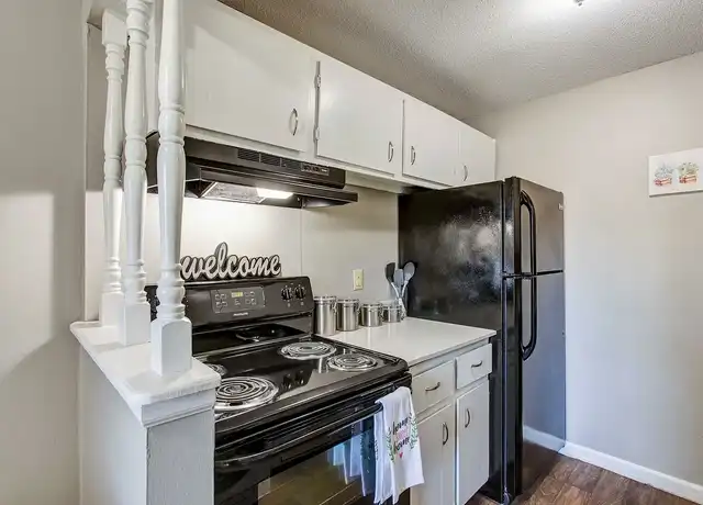 Property at Lenexa Crossing Apartments - 12445 W 97th Ter, Lenexa, KS, 66215, 2 beds, 2 baths, [object Object]