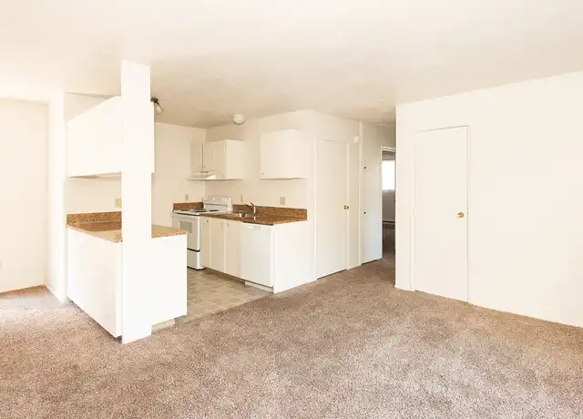 Property at Churchill Gardens Apartments - 3017 SW Hume St, Portland, OR, 97219, 1 bed, 1 bath, [object Object]