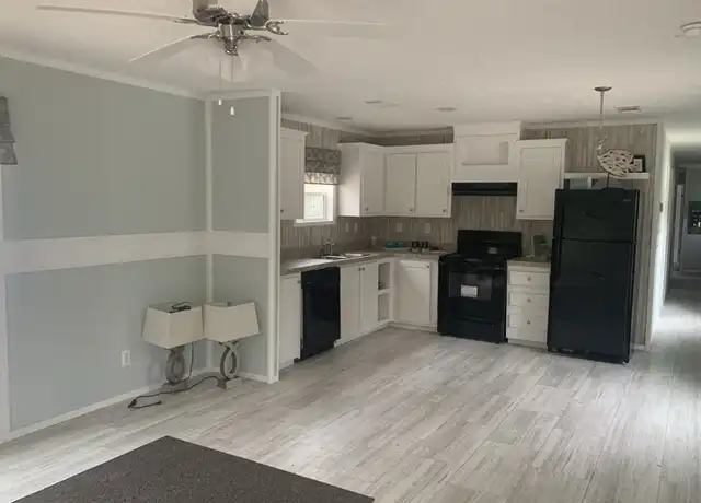 Property at 154 NW Alpata Ct Unit 8, Lake City, FL, 32055, 3 beds, 2 baths, [object Object]