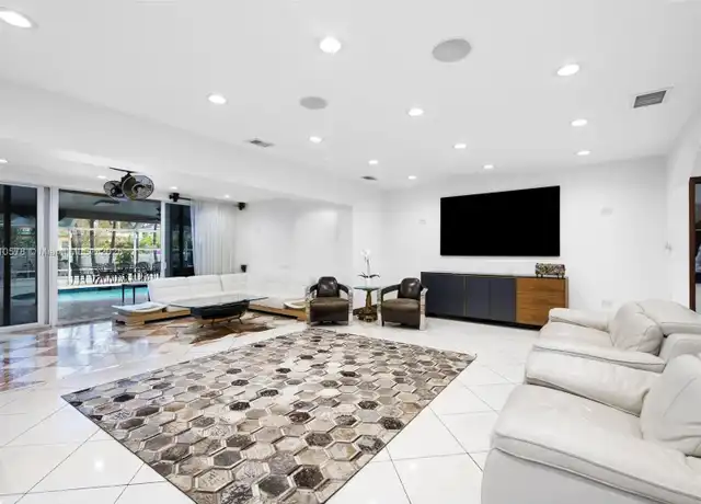 Property at 1229 Coral Ln, Hollywood, FL, 33019, 5 beds, 3 baths, [object Object]