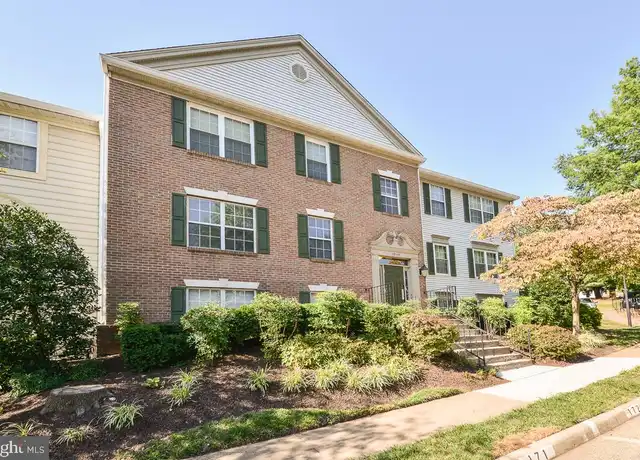 Property at 12115 Greenway Ct #102, Fairfax, VA, 22033, 3 beds, 2 baths, [object Object]