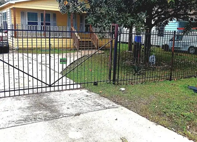 Property at 3306 Creston Dr, Houston, TX, 77026, 3 beds, 2 baths, [object Object]