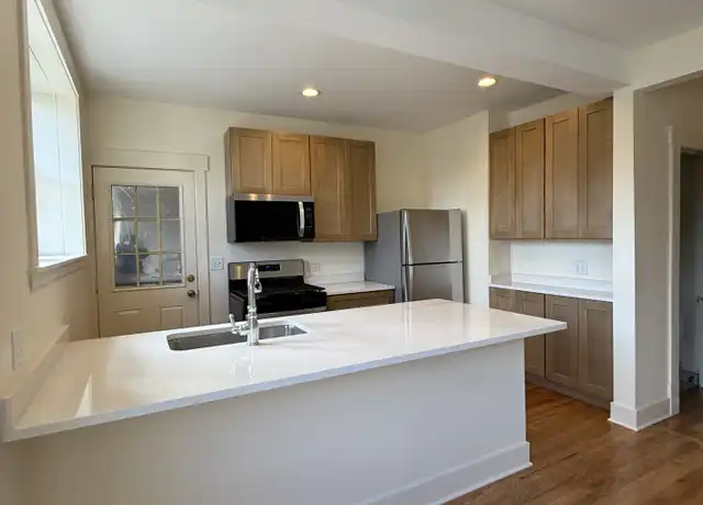 Property at 3349 W Balmoral Ave Unit 2R, Chicago, IL, 60625, 2 beds, 1 bath, [object Object]
