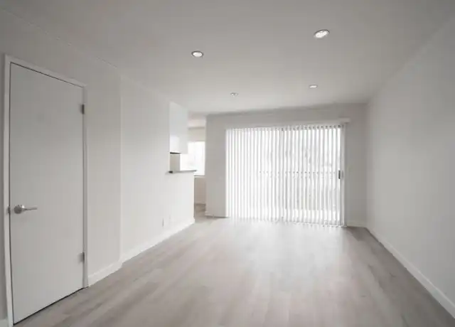 Property at 2928 4th St Unit 8, Santa Monica, CA, 90405, 1 bed, 1 bath, [object Object]