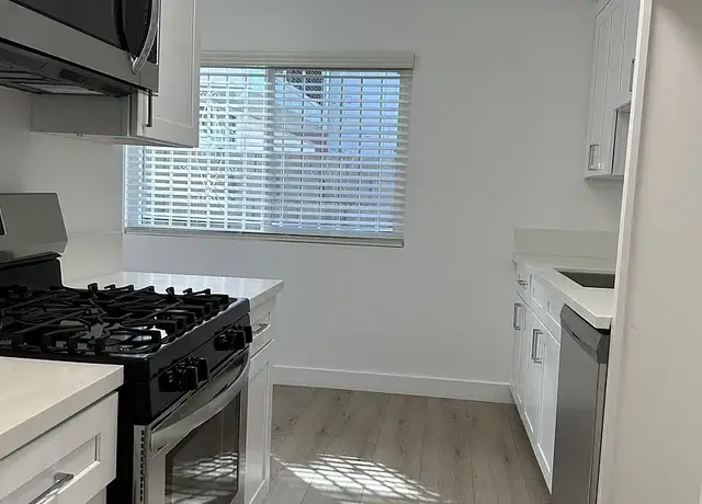 Photo of 240 N Crescent Dr, Beverly Hills, CA 90210