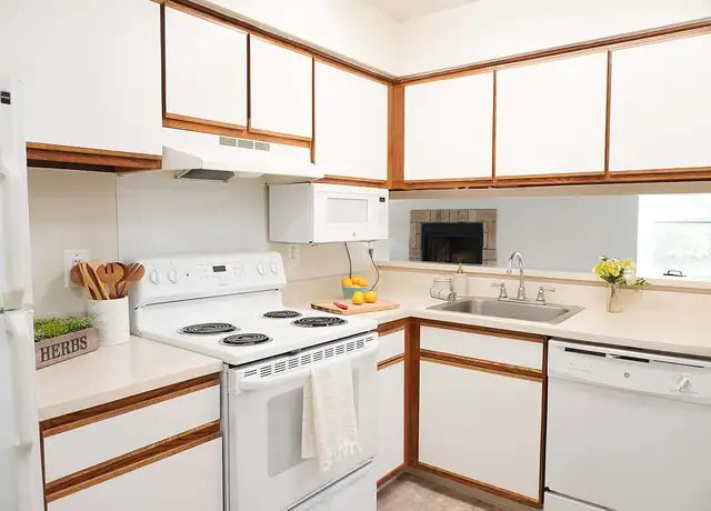 Photo of 2396 Leslie Cir, Ann Arbor, MI 48105