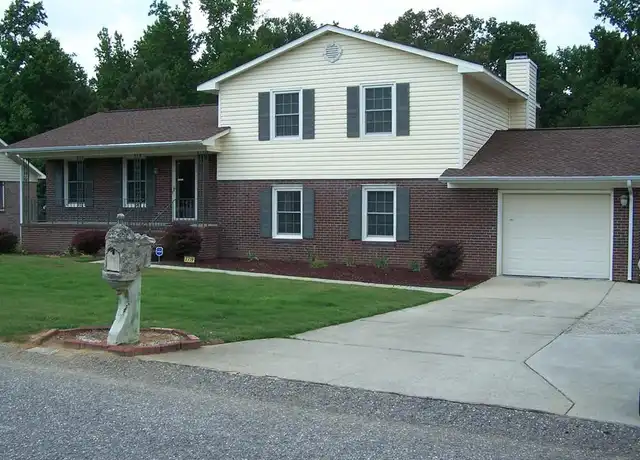 Property at 7719 Temperance Dr, Fayetteville, NC, 28314, 4 beds, 3 baths, [object Object]