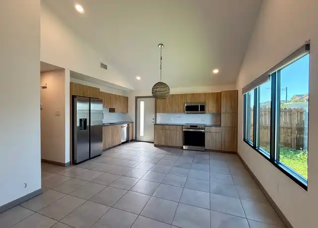 Property at 1321 E Iris Ave Unit 3, McAllen, TX, 78501, 2 beds, 2 baths, [object Object]