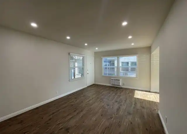 Property at 7123 Hazeltine Ave Unit 293, Van Nuys, CA, 91405, 2 beds, 1 bath, [object Object]