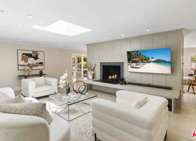 Property at 9520 Gloaming Dr, Beverly Hills, CA, 90210, 2 beds, 2 baths, [object Object]