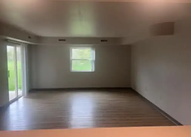 Property at Pointe West Apartments - 1815 W 18th St, Cedar Falls, IA, 50613, 2 beds, 2 baths, [object Object]