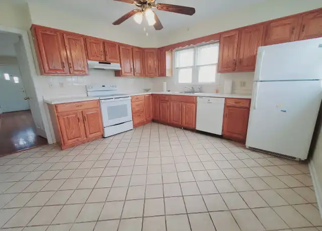 Property at 36 Beal St Unit 1, Stamford, CT, 06902, 2 beds, 1 bath, [object Object]