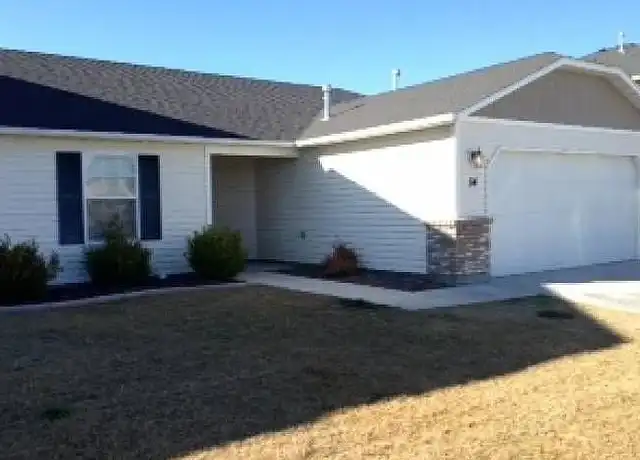 Property at 34 E Roselake Dr, Middleton, ID, 83644, 3 beds, 2 baths, [object Object]