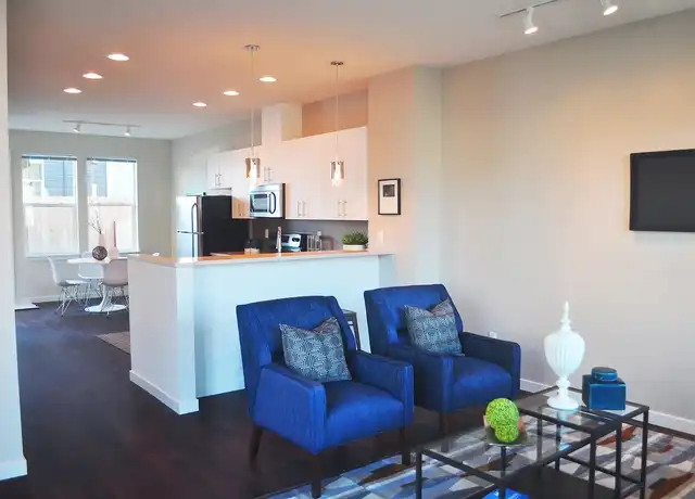 Property at Axis PDX Apartments - 4920 N Gantenbein Ave, Portland, OR, 97217, 2 beds, 1.5 baths, [object Object]