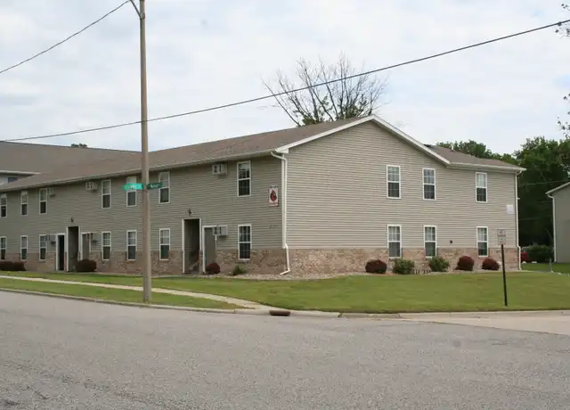 Property at 106 S Walnut St Unit 1, Normal, IL, 61761, 4 beds, 2 baths, [object Object]