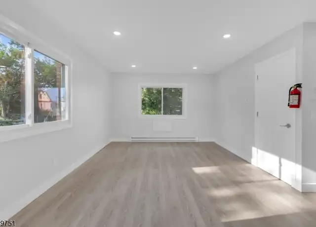 Property at 557 S Broad St Unit B4, Elizabeth, NJ, 07202, 1 bed, 1 bath, [object Object]