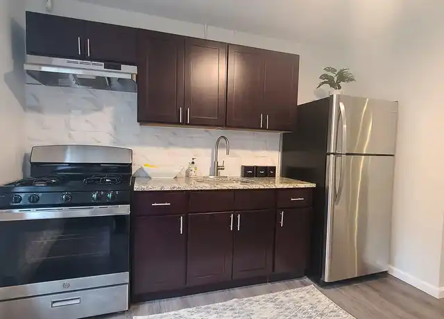 Property at Ravine Manor Apartments - 11 Fredwood Pl, Matawan, NJ, 07747, 1 bed, 1 bath, [object Object]