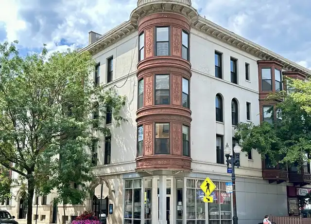 Property at 604 W Surf St Unit 4, Chicago, IL, 60657, 2 beds, 1 bath, [object Object]