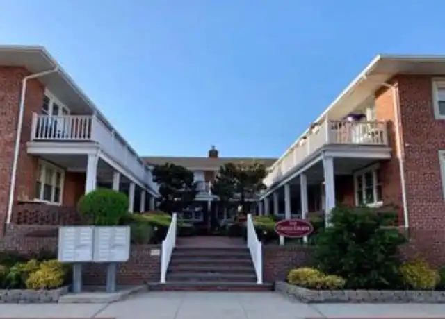Property at 215 W Broadway Unit J1, Long Beach, NY, 11561, 1 bed, 1 bath, [object Object]