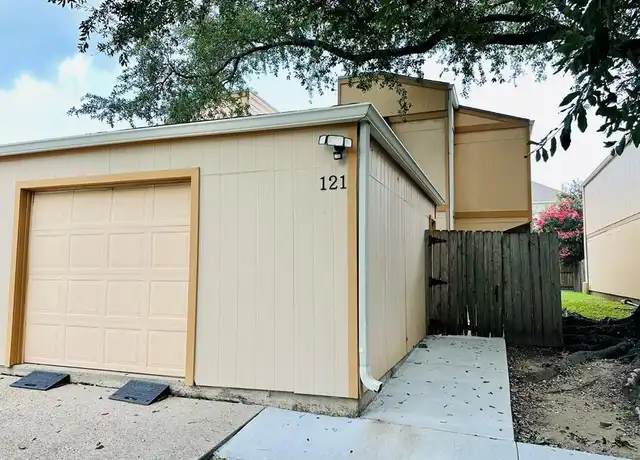 Property at 121 10th St, New Orleans, LA, 70124, 3 beds, 2.5 baths, [object Object]
