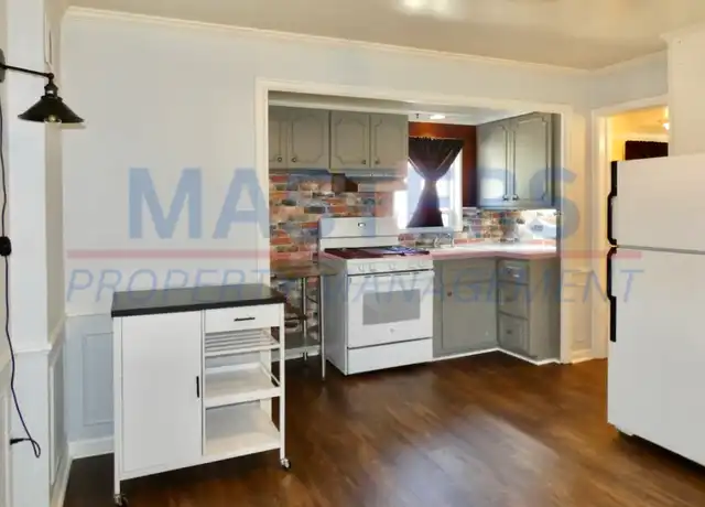Property at 1014 S Main St Unit Lower, Bowling Green, OH, 43402, 1 bed, 1 bath, [object Object]