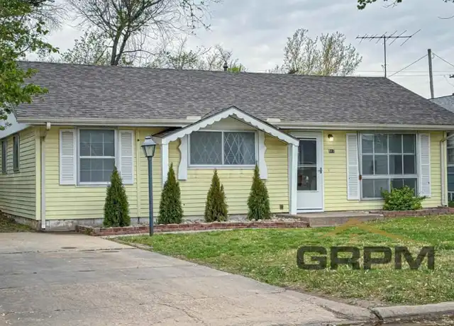 Property at 917 College Ln, Hutchinson, KS, 67501, 3 beds, 1 bath, [object Object]