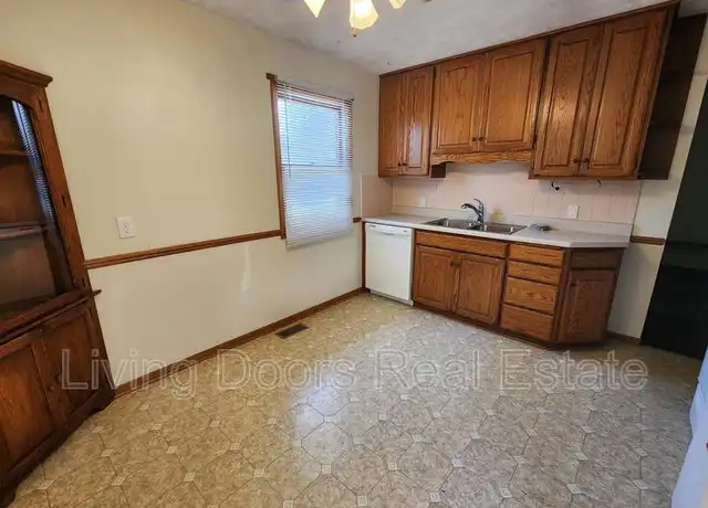 Property at 5725 Hartley St, Lincoln, NE, 68507, 2 beds, 1 bath, [object Object]