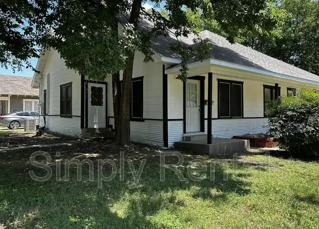 Property at 1410 Sycamore St, Commerce, TX, 75428, 2 beds, 1 bath, [object Object]
