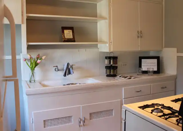 Property at Bel Aire - 5441 N New Braunfels Ave, Alamo Heights, TX, 78209, 1 bed, 1 bath, [object Object]