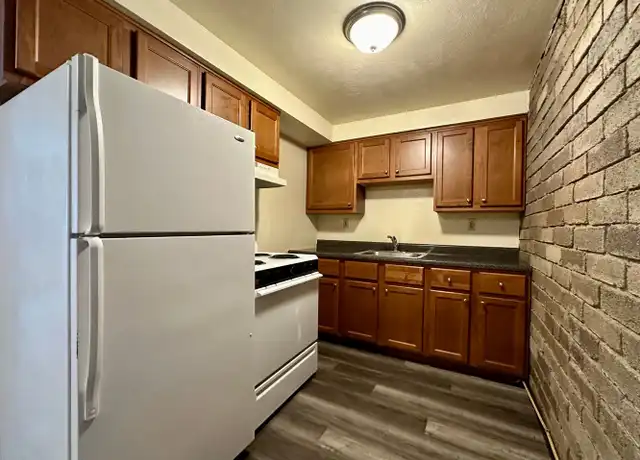 Property at 303 Kellywood Mnr Unit 303, New Kensington, PA, 15068, 1 bed, 1 bath, [object Object]