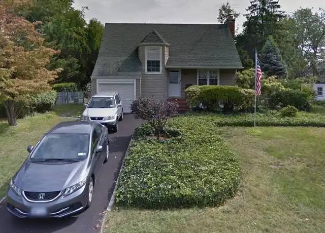 Property at 108 Greenway W, New Hyde Park, NY, 11040, 5 beds, 1 bath, [object Object]