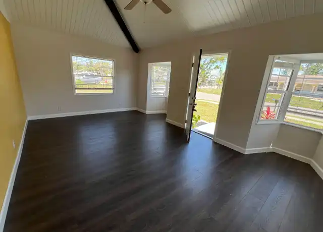 Property at 1025 11th Ave W, Palmetto, FL, 34221, 2 beds, 2 baths, [object Object]