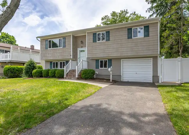 Property at 271 6th Ave, West Babylon, NY, 11704, 5 beds, 3 baths, [object Object]