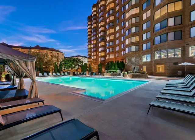 Photo of 3001 Park Center Dr, Alexandria, VA 22302