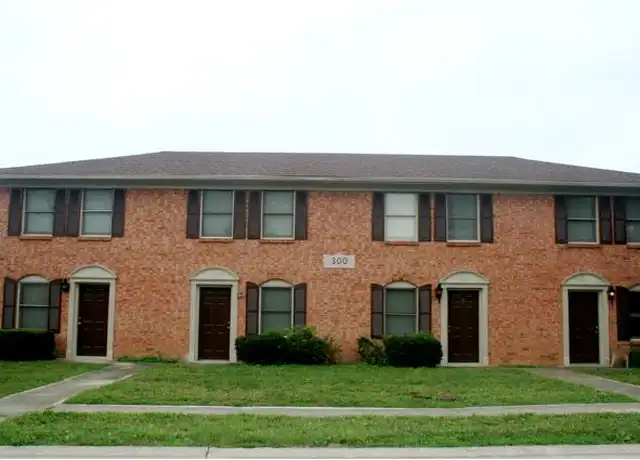 Property at 300 Churchill Dr Unit DR2, Richmond, KY, 40475, 2 beds, 1.5 baths, [object Object]