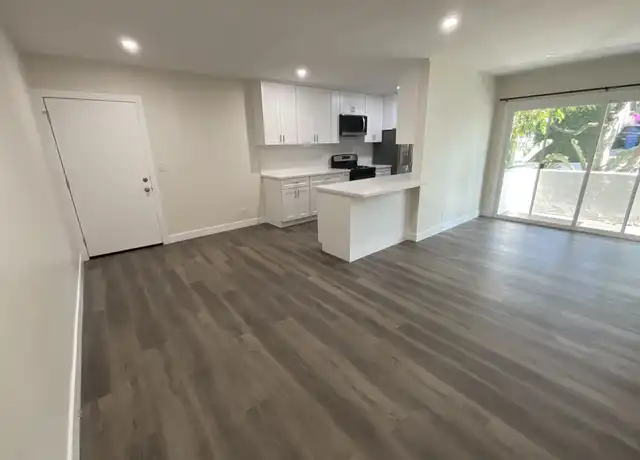 Property at 7730 Lexington Ave Unit 102, West Hollywood, CA, 90046, 2 beds, 2 baths, [object Object]