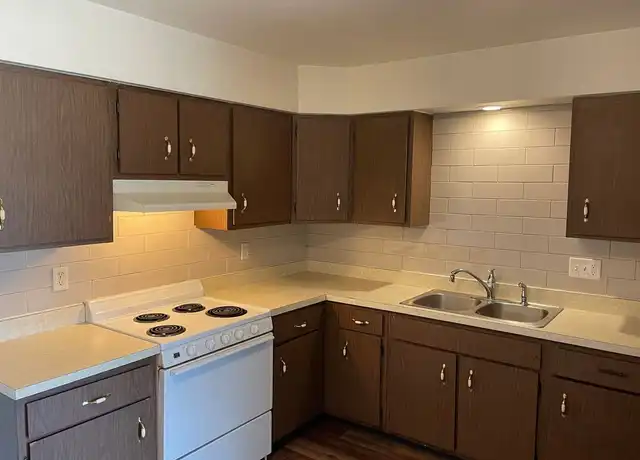 Property at Immaculate Updated 2 Bedroom with 1 Bath - 4604 Governor's Dr, Rockford, IL, 61109, 1 bed, 1 bath, [object Object]