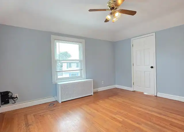 Property at 98 Robinson Ave, Pawtucket, RI, 02861, 2 beds, 1 bath, [object Object]