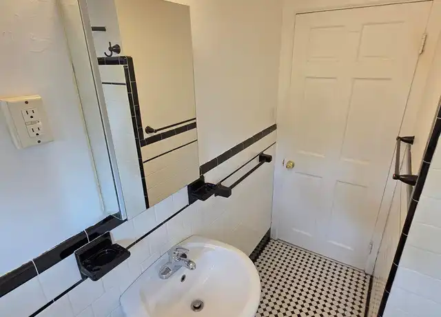 Property at 98 Robinson Ave, Pawtucket, RI, 02861, 2 beds, 1 bath, [object Object]