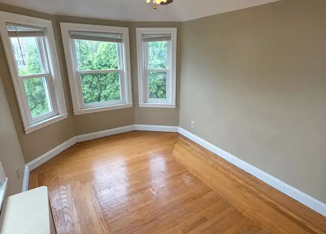 Property at 98 Robinson Ave, Pawtucket, RI, 02861, 2 beds, 1 bath, [object Object]
