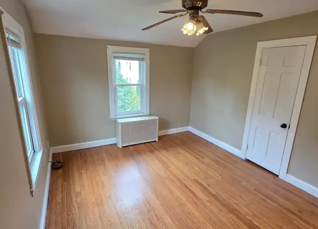Property at 98 Robinson Ave, Pawtucket, RI, 02861, 2 beds, 1 bath, [object Object]