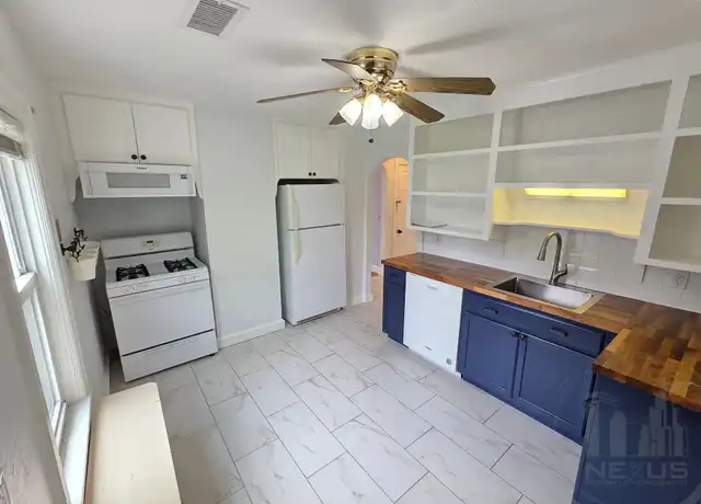 Property at 98 Robinson Ave, Pawtucket, RI, 02861, 2 beds, 1 bath, [object Object]