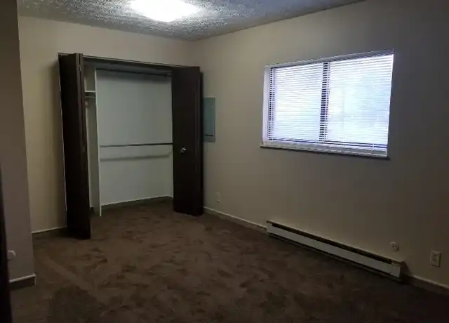 Property at 2376 E Market St, Akron, OH, 44312, 1 bed, 1 bath, [object Object]