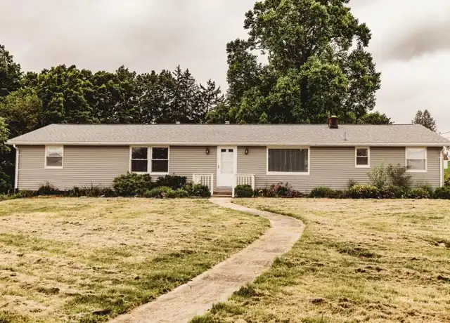Property at 1330 James Cir, Zanesville, OH, 43701, 2 beds, 1 bath, [object Object]