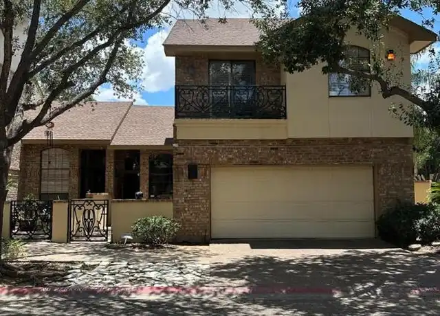Property at 109 E Del Mar Blvd #5, Laredo, TX, 78041, 3 beds, 2.5 baths, [object Object]
