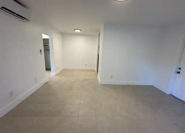 Property at 1979 N Glades Dr Unit 04, North Miami Beach, FL, 33162, 1 bed, 1 bath, [object Object]