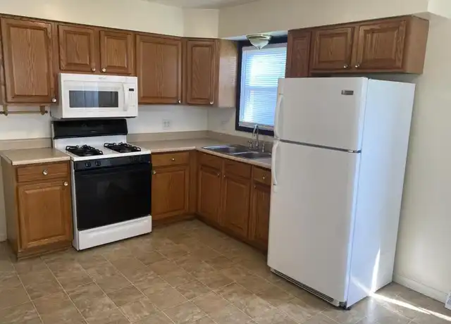 Property at 2114 Kenyon St, Louisville, OH, 44641, 2 beds, 1 bath, [object Object]